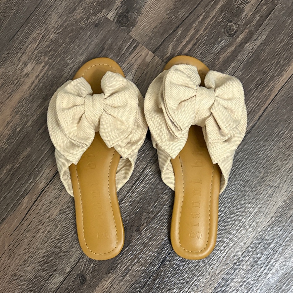 Gianni Bini Cream Bow Sandals